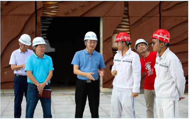 歡迎三沙市市委常委，市長(zhǎng)鄧忠蒞臨我司承接的三沙廣場(chǎng)項(xiàng)目，三沙文體館項(xiàng)目現(xiàn)場(chǎng)調(diào)研并指導(dǎo)